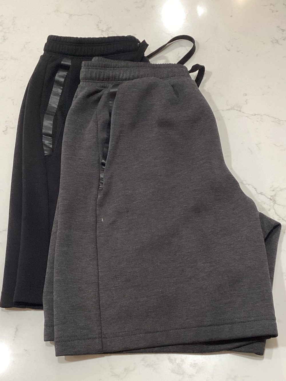 Casual Elastic-Waist Knit Shorts - Gray and Black